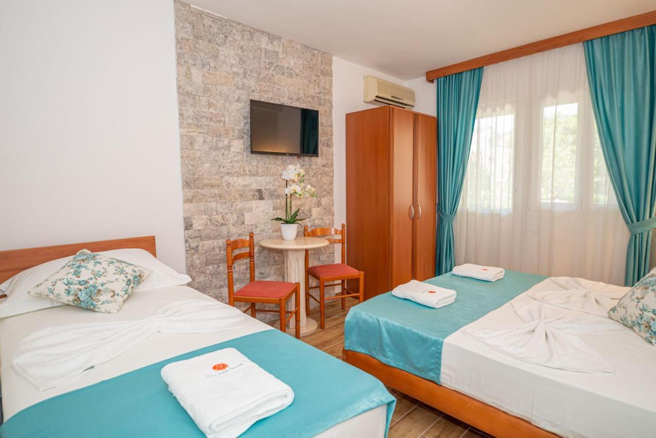 Guest House S-Lux Petrovac Bagian luar foto