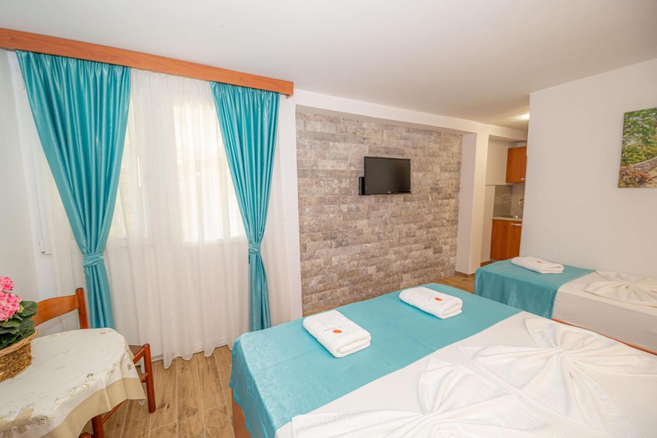 Guest House S-Lux Petrovac Bagian luar foto