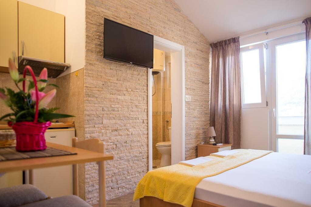 Guest House S-Lux Petrovac Bagian luar foto