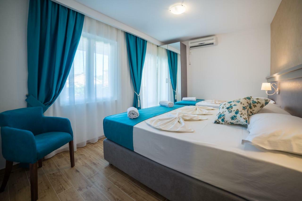 Guest House S-Lux Petrovac Bagian luar foto