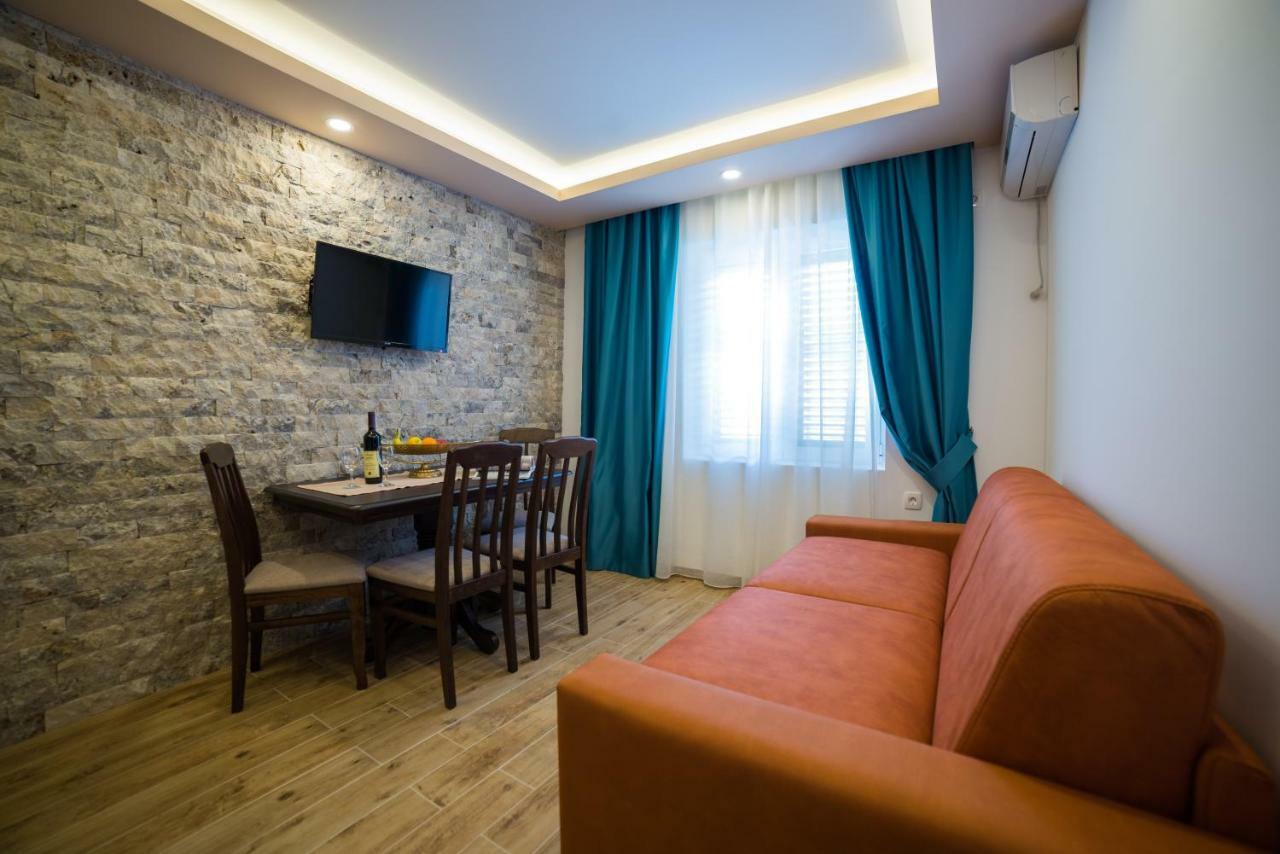 Guest House S-Lux Petrovac Bagian luar foto