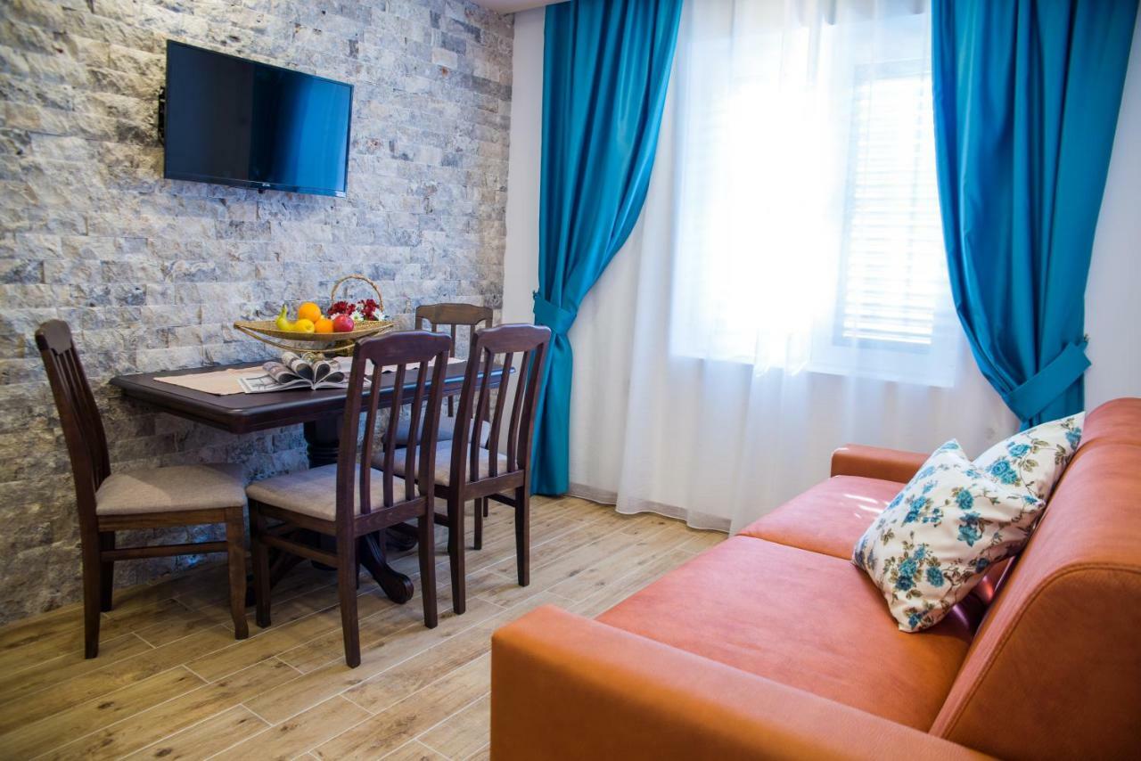 Guest House S-Lux Petrovac Bagian luar foto