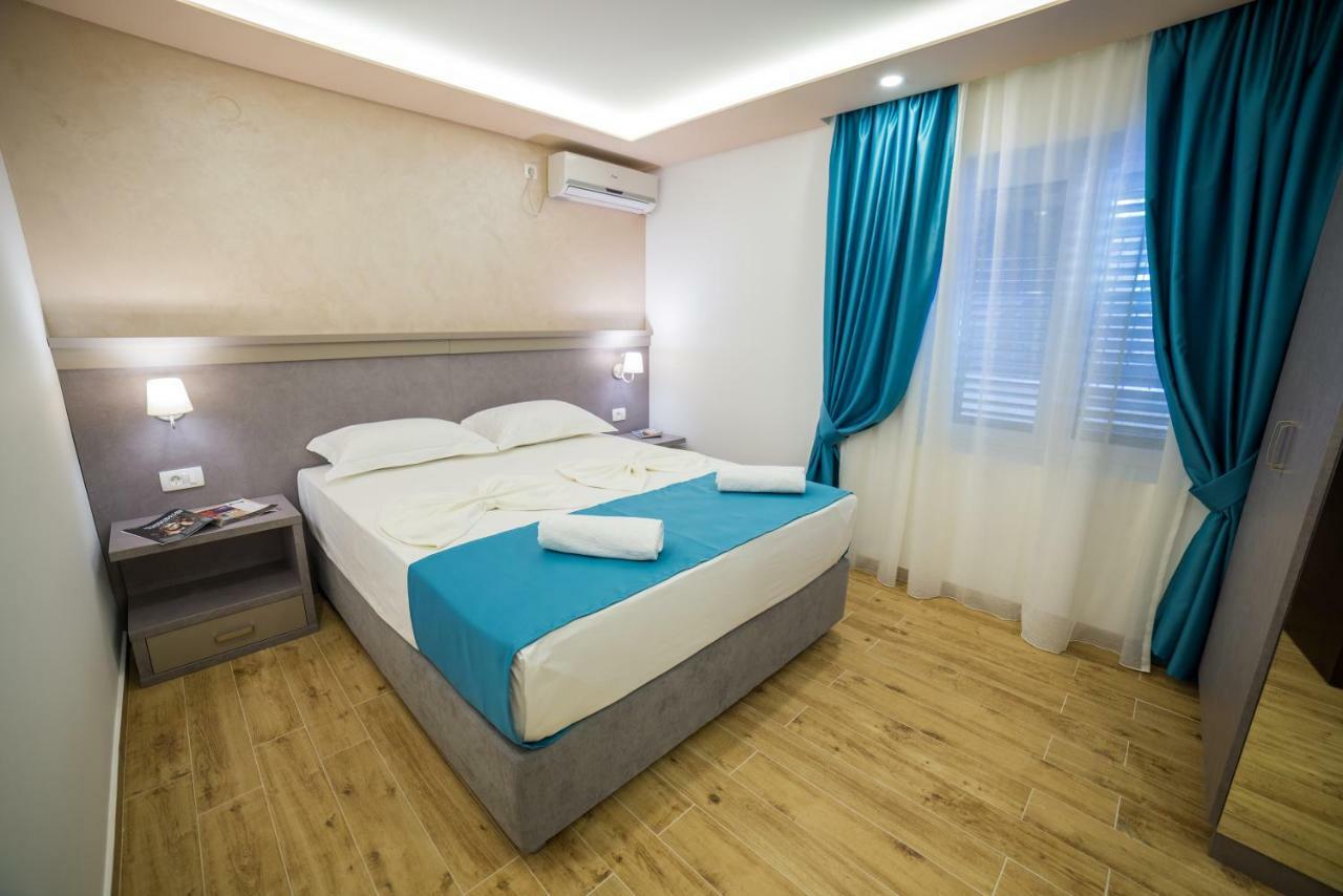 Guest House S-Lux Petrovac Bagian luar foto