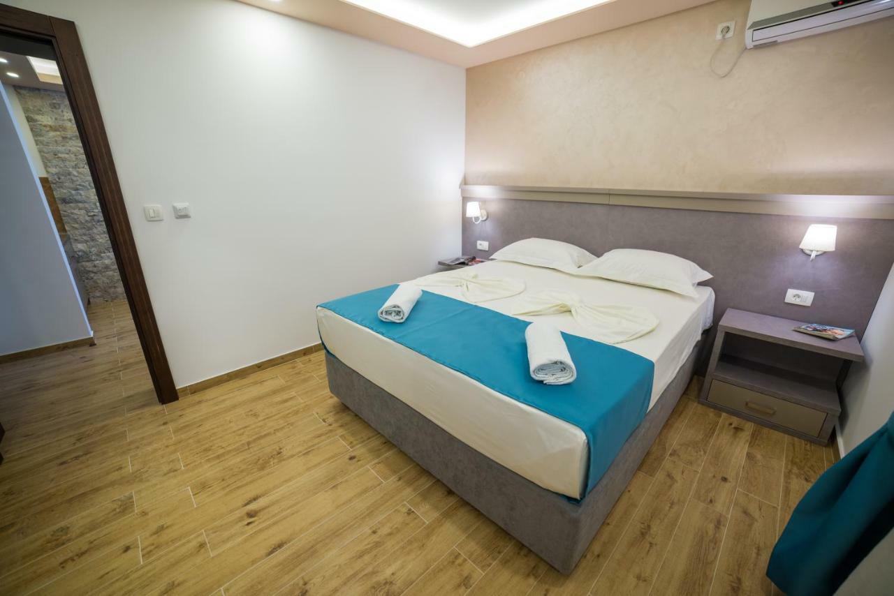 Guest House S-Lux Petrovac Bagian luar foto